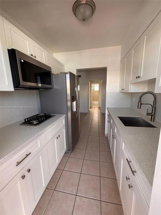 2101 Calais Dr 7, Miami Beach, Floryda 33141, USA