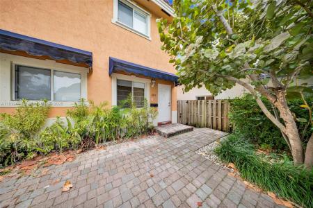 2814 SW 27th Street A, Miami, Florida 33133, USA