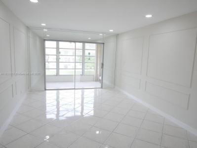 8891 Sunrise Lakes Blvd 308, Sunrise, Florida 33322, USA