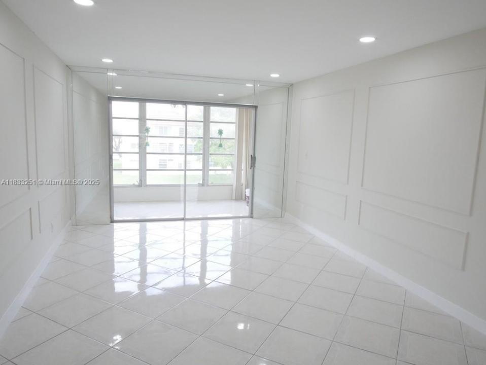 8891 Sunrise Lakes Blvd 308, Sunrise, Florida 33322, Estados Unidos