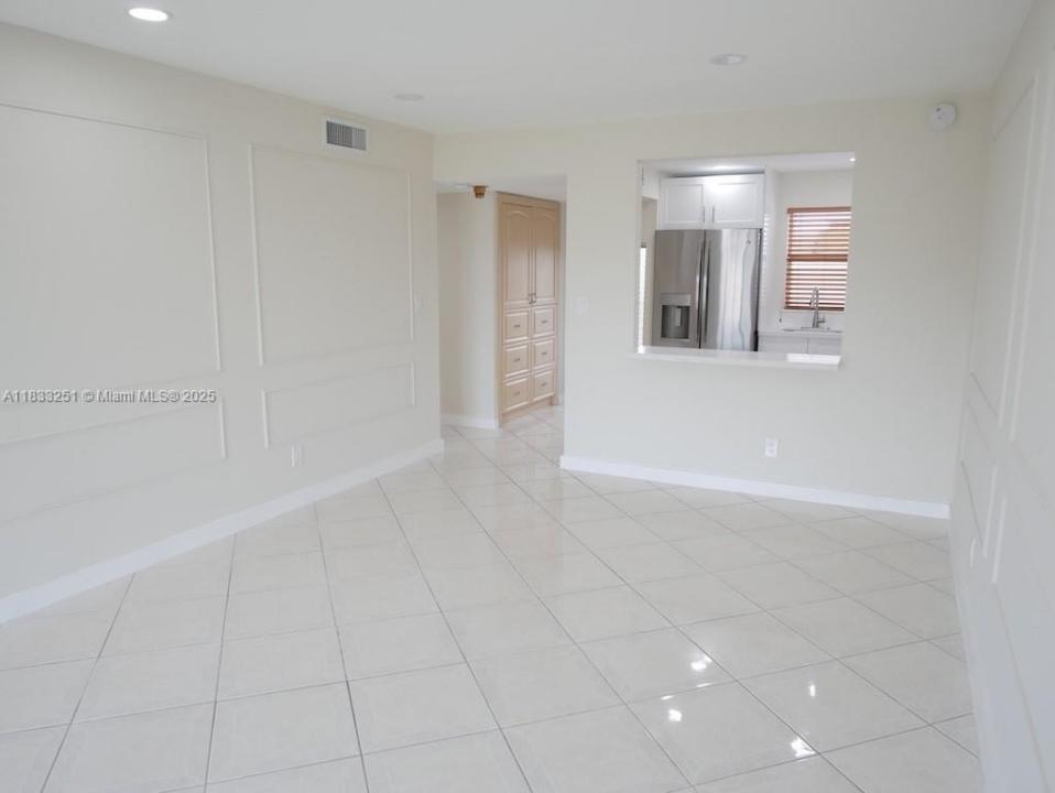 8891 Sunrise Lakes Blvd 308, Sunrise, Florida 33322, Estados Unidos