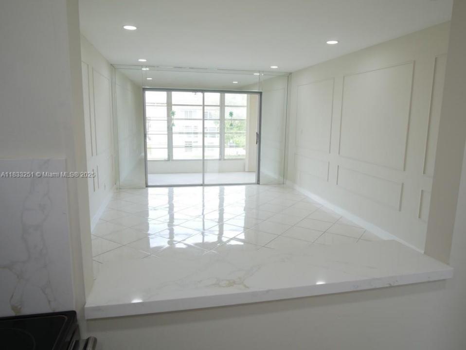 8891 Sunrise Lakes Blvd 308, Sunrise, Florida 33322, Estados Unidos