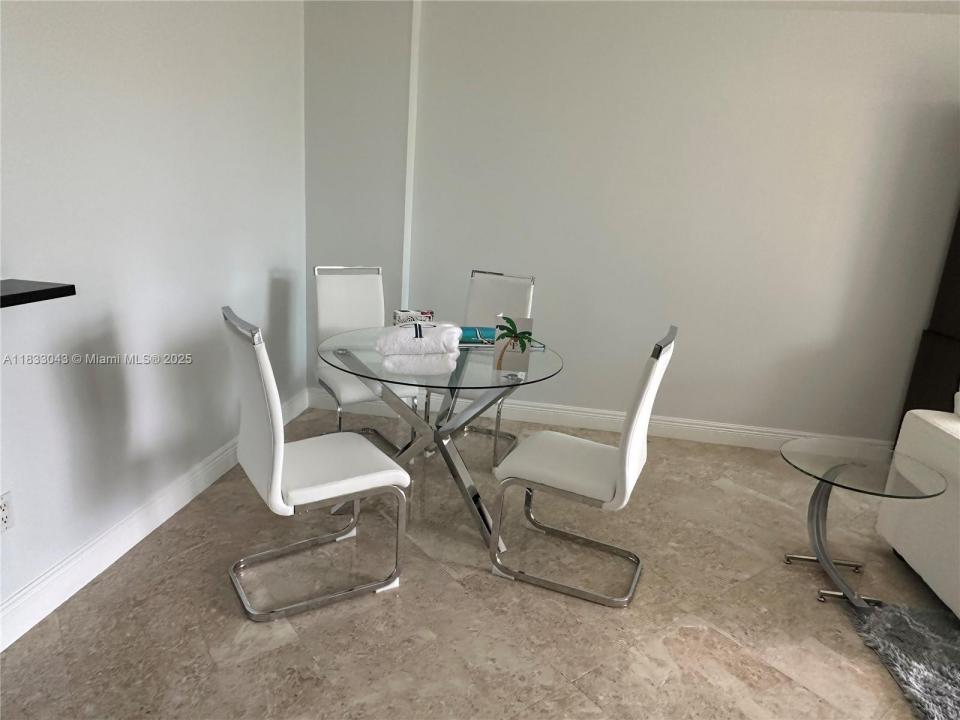 99 SE Mizner Blvd 313, Boca Raton, 佛罗里达州 33432, 美国