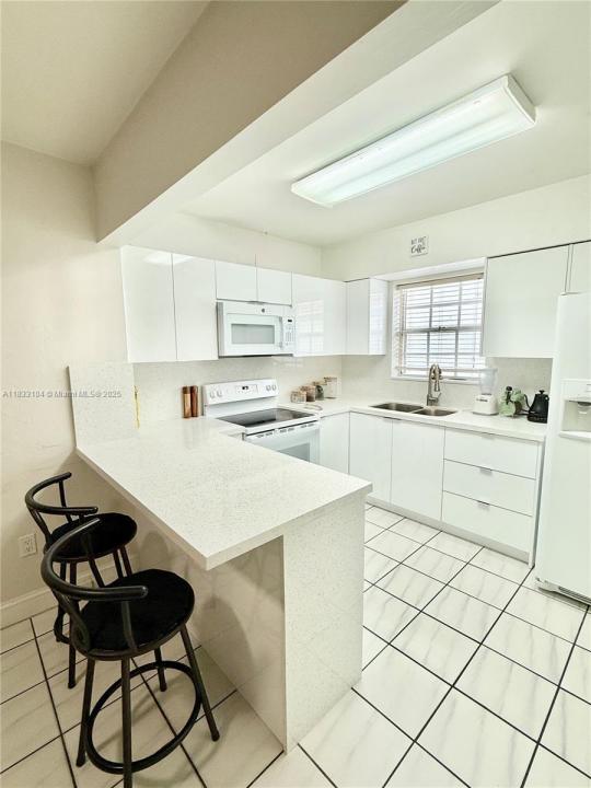 2145 SW 26th St, Miami, פלורידה 33133, ארצות הברית של אמריקה 