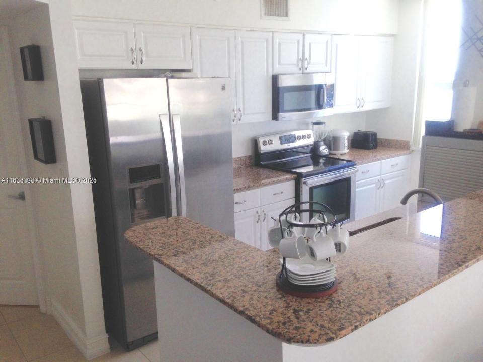 1155 Brickell Bay Dr 1401, Miami, Florida 33131, Stati Uniti