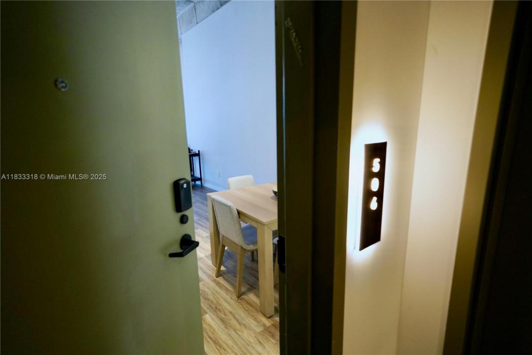 7920 NE 2nd Ave 506, Miami, Florida 33138, Estados Unidos