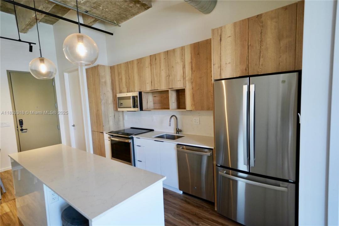 7920 NE 2nd Ave 506, Miami, Florida 33138, Estados Unidos