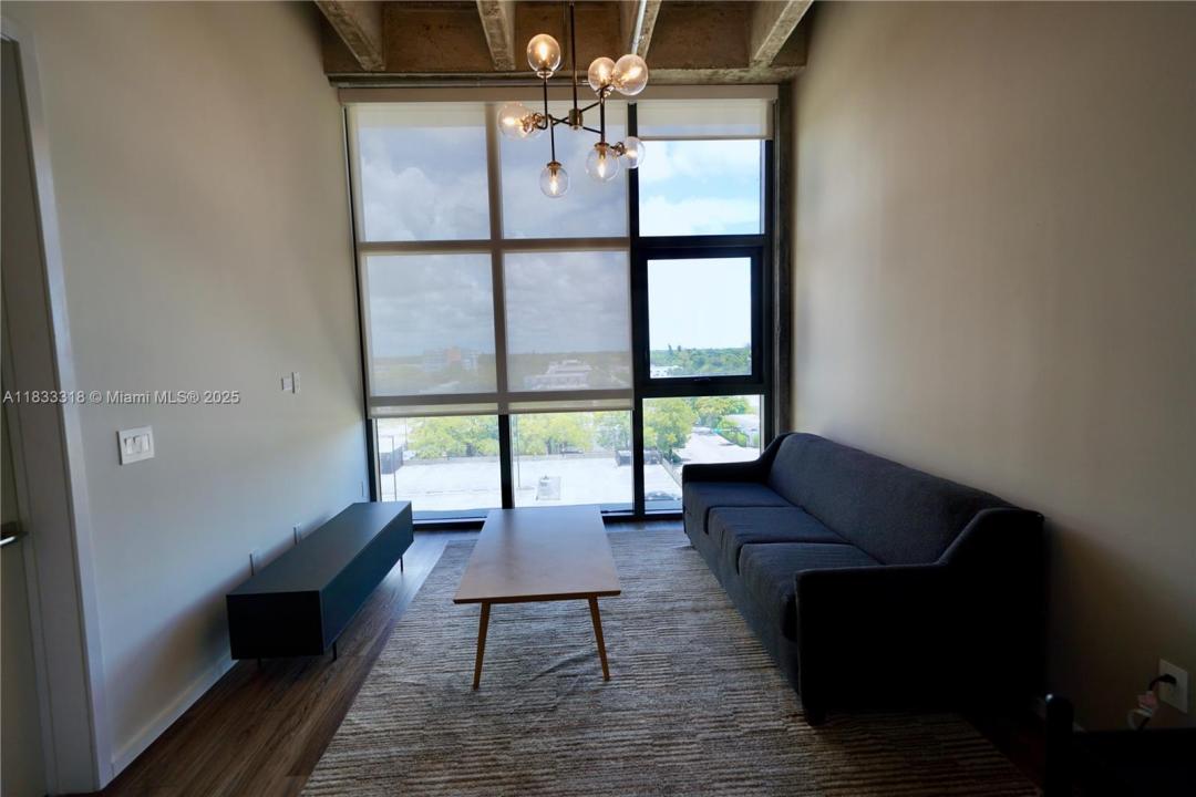 7920 NE 2nd Ave 506, Miami, Florida 33138, Estados Unidos