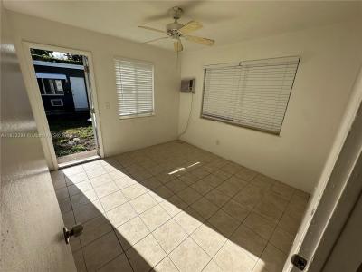 610 NE 12th Ave 1, Fort Lauderdale, Florida 33304, USA