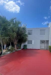 921 W 80th Pl 921, Hialeah, Florida 33014, USA