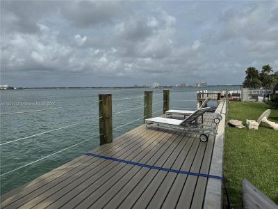 2250 Bay Dr 5, Miami Beach, Florida 33141, USA