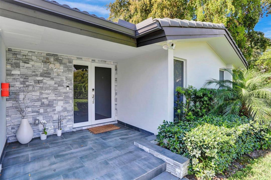 806 NE 92nd St, Miami Shores, פלורידה 33138, ארצות הברית של אמריקה 