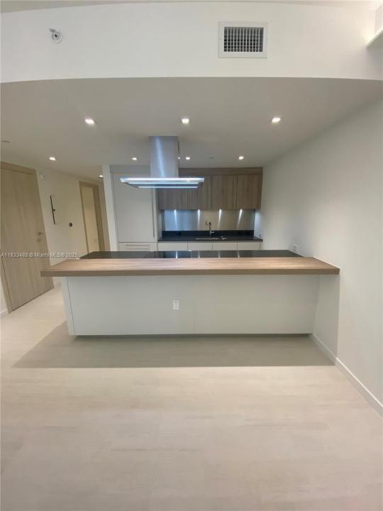 1000 Brickell Plaza 2707, Miami, Florida 33131, USA