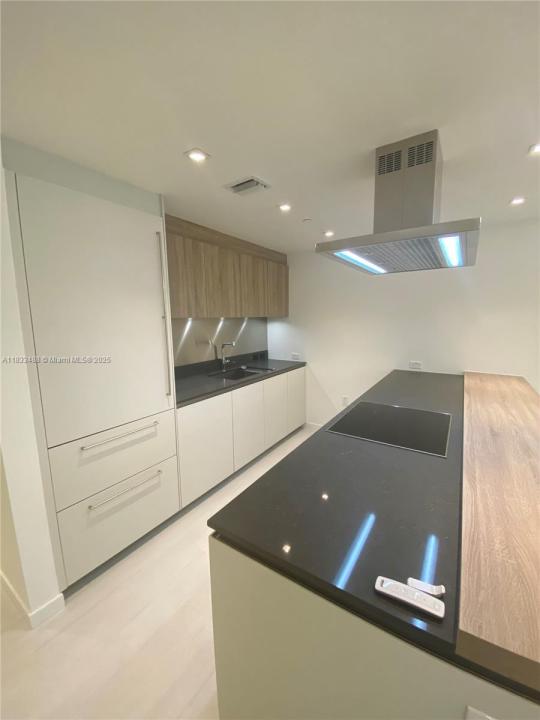 1000 Brickell Plaza 2707, Miami, Florida 33131, USA