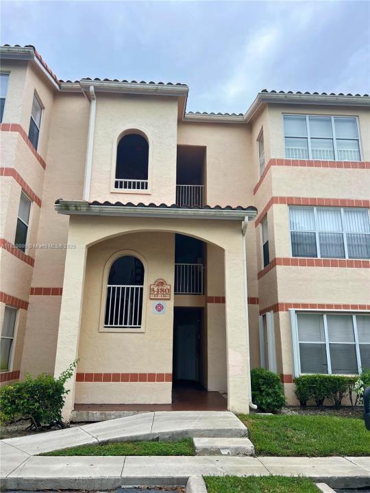 3480 N Pinewalk Dr N 135, Margate, Florida 33063, USA