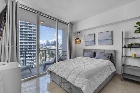 1750 N Bayshore Dr 1204, Miami, Florida 33132, USA