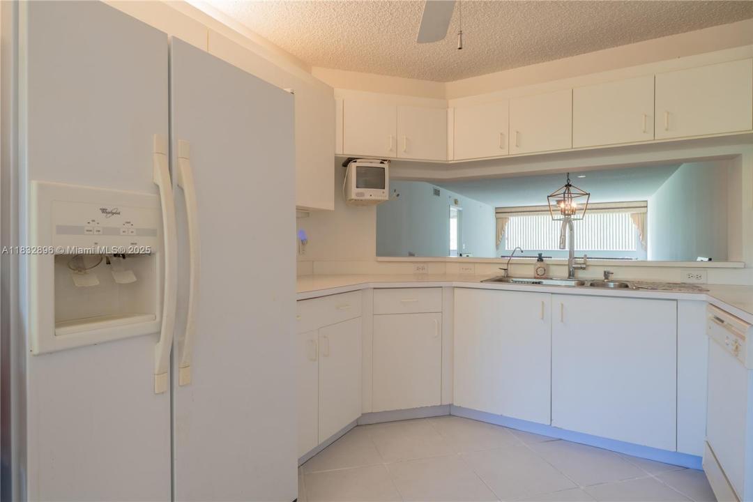 2541 N Nob Hill Rd 309, Sunrise, Florida 33322, USA