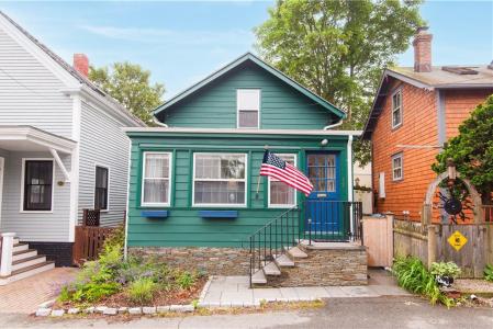12 Maitland Court, Newport, Rhode Island 02840
