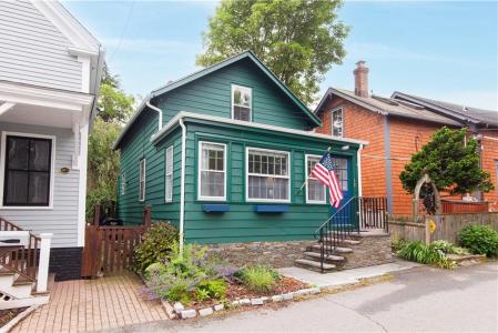 12 Maitland Court, Newport, Rhode Island 02840