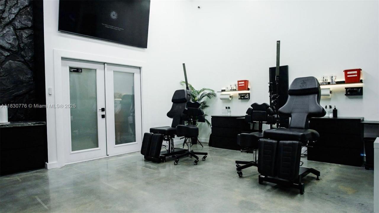 7445 W 4th Ave Unit 113 y 114, Hialeah, Florida 33014
