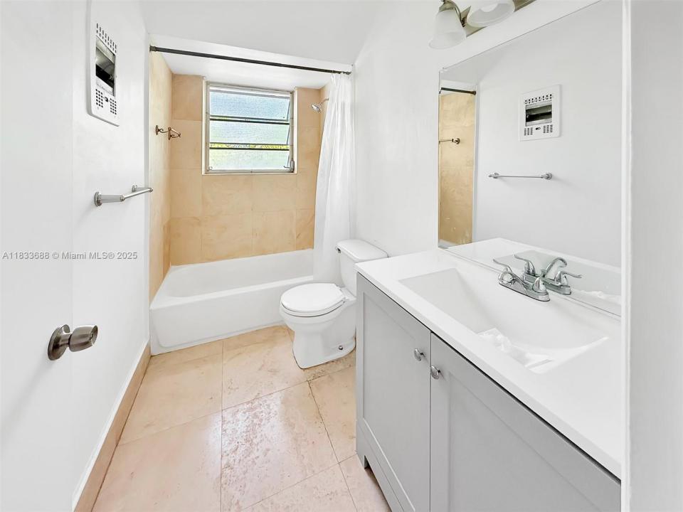 1316 NE 105th St 202, Miami Shores, Floryda 33138, USA