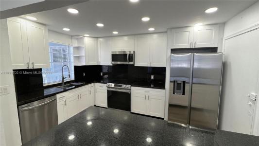 1020 Meridian Ave 201, Miami Beach, Florida 33139, USA