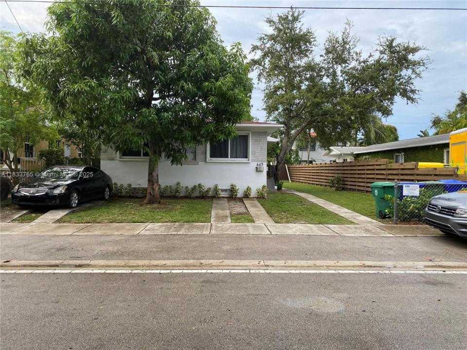445 NE 70th St 1, Miami, Flórida 33138, Estados Unidos