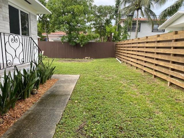 445 NE 70th St 1, Miami, Flórida 33138, Estados Unidos