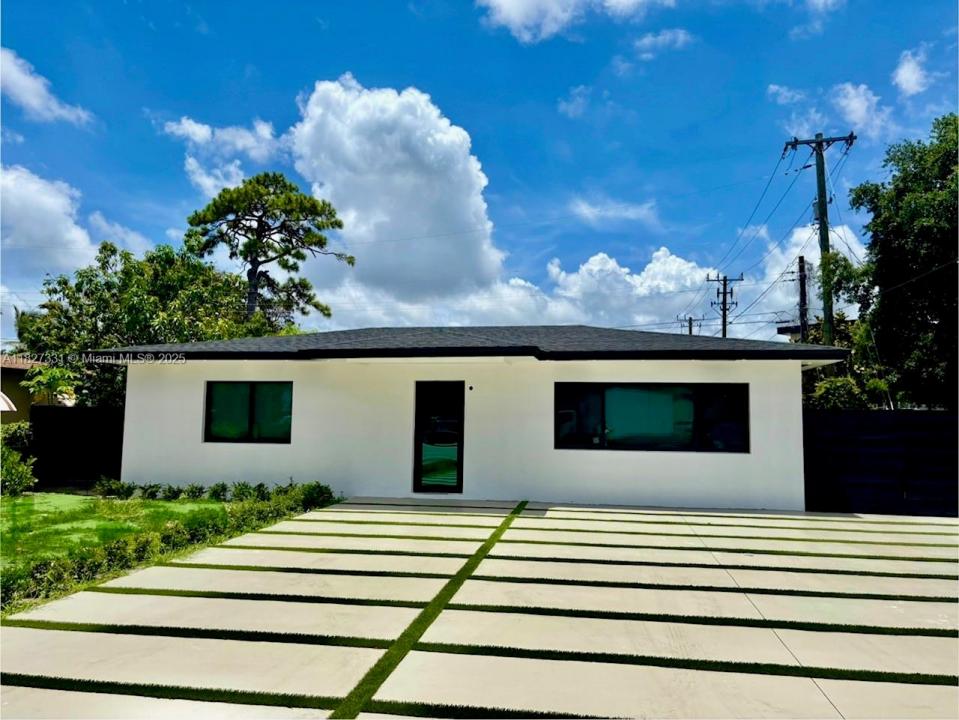 16440 NE 10th Ave MAIN, North Miami Beach, Floryda 33162, USA