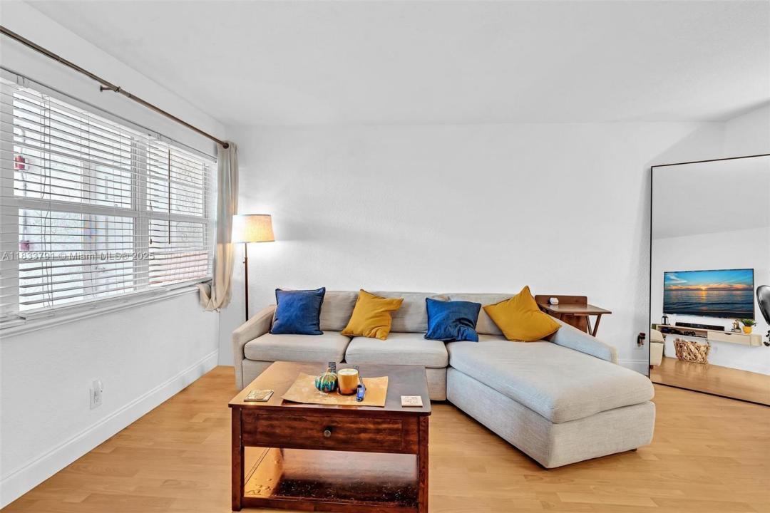 2715 NE 49th St 102, Fort Lauderdale, 佛羅里達州 33308, 美國