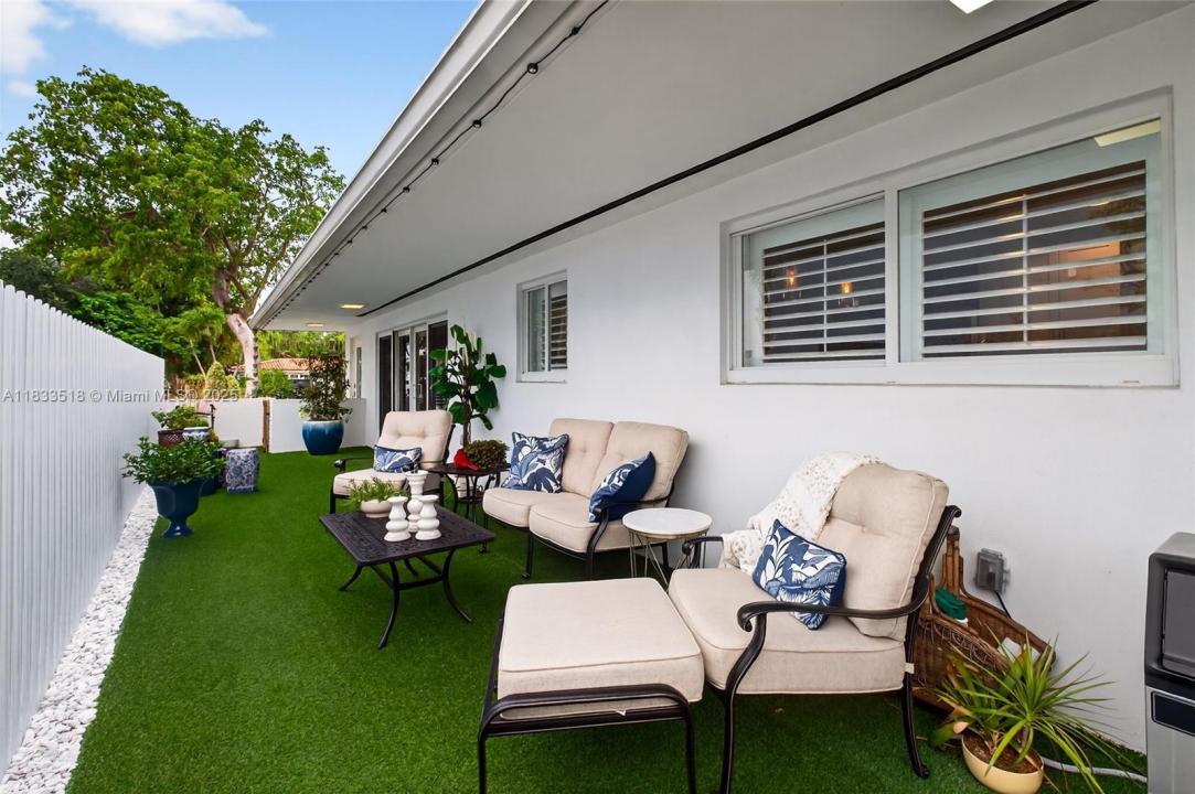 240 NE 97th St, Miami Shores, 佛羅里達州 33138, 美國