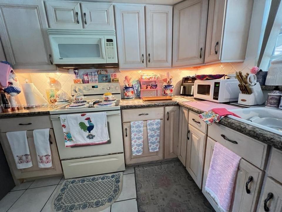 9724 SW 114th Ct 1, Miami, Florida 33176