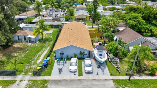 235-237 SW 12th St, Dania Beach, Florida 33004, USA