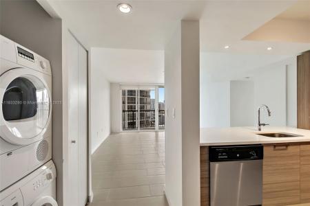 1756 N Bayshore Dr 33O, Miami, Florida 33132, USA
