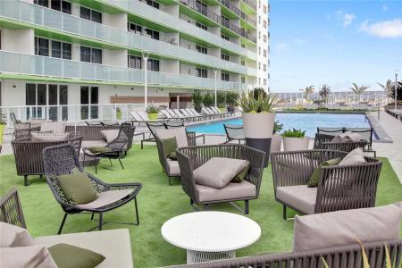 1756 N Bayshore Dr 10O, Miami, Florida 33132, USA