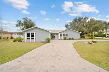 237 Santa Monica Ct, Cape Coral, Florida 33904, USA