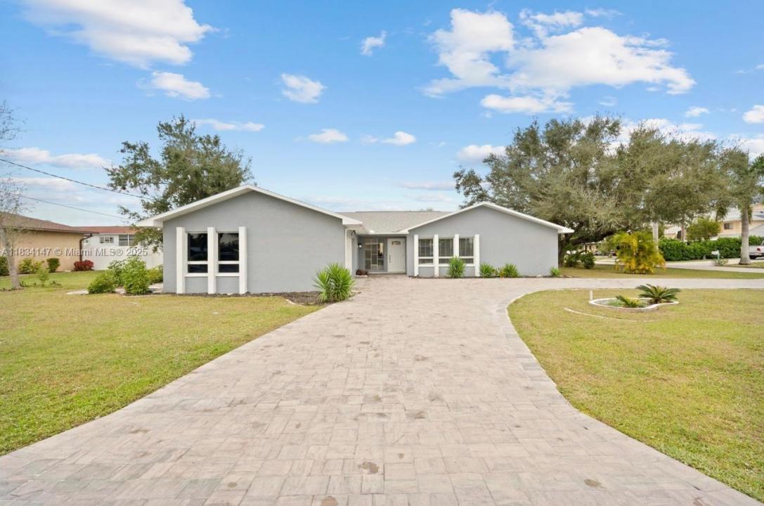 237 Santa Monica Ct, Cape Coral, Флорида 33904, Соединенные Штаты