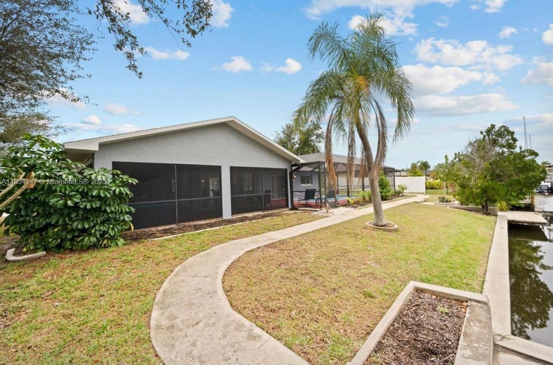 237 Santa Monica Ct, Cape Coral, Флорида 33904, Соединенные Штаты