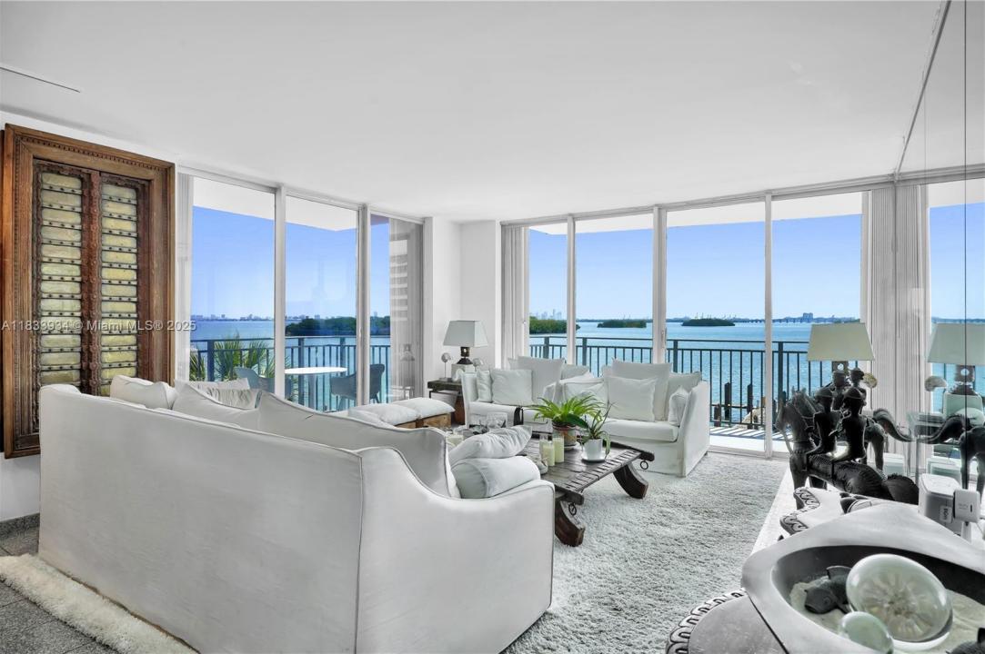 770 NE 69th St 4I, Miami, Florida 33138, USA