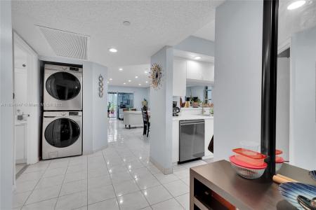 571 SW 142nd Ave 410O, Pembroke Pines, Florida 33027, USA