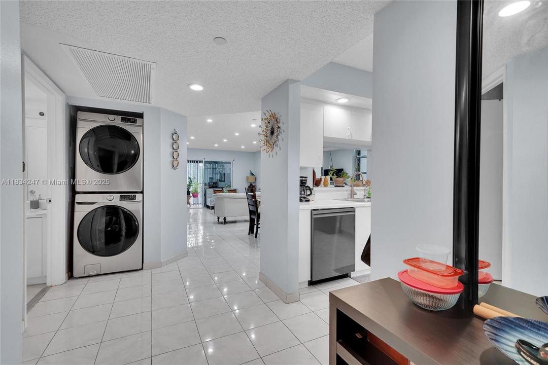 571 SW 142nd Ave 410O, Pembroke Pines, Florida 33027