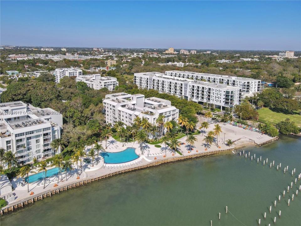 680 NE 64th St A501, Miami, Флорида 33138, Соединенные Штаты