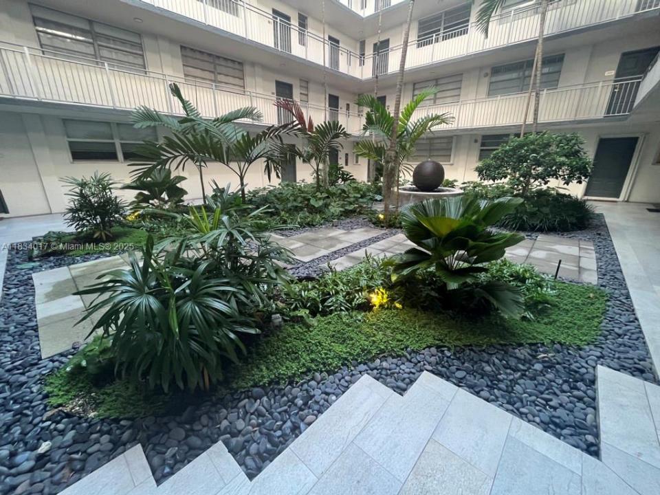 680 NE 64th St A501, Miami, Флорида 33138, Соединенные Штаты