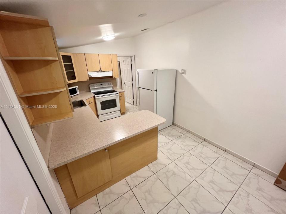 1674 NE 174th St REAR, North Miami Beach, 플로리다 33162, 미국