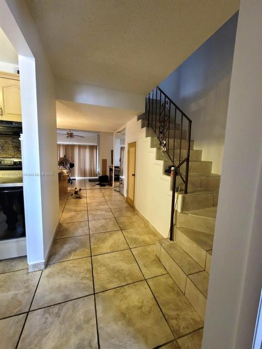 11 Olive Dr J, Hialeah, 佛羅里達州 33010, 美國
