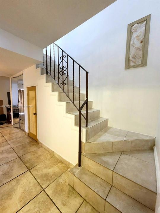 11 Olive Dr J, Hialeah, 佛羅里達州 33010, 美國