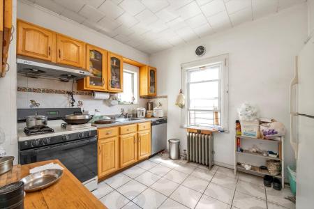 9119 82nd Street, Nowy Jork, Nowy Jork 11421, USA