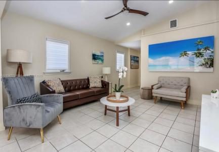 6528 SW 30th St 1, Miami, Florida 33155, USA