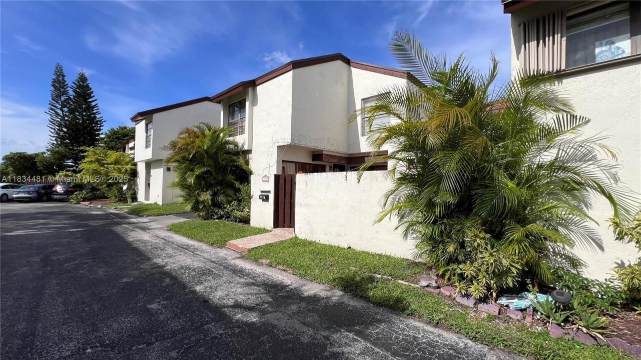 9807 NW 4th Ter 9807, Miami, فلوريدا 33172, الولايات المتحدة