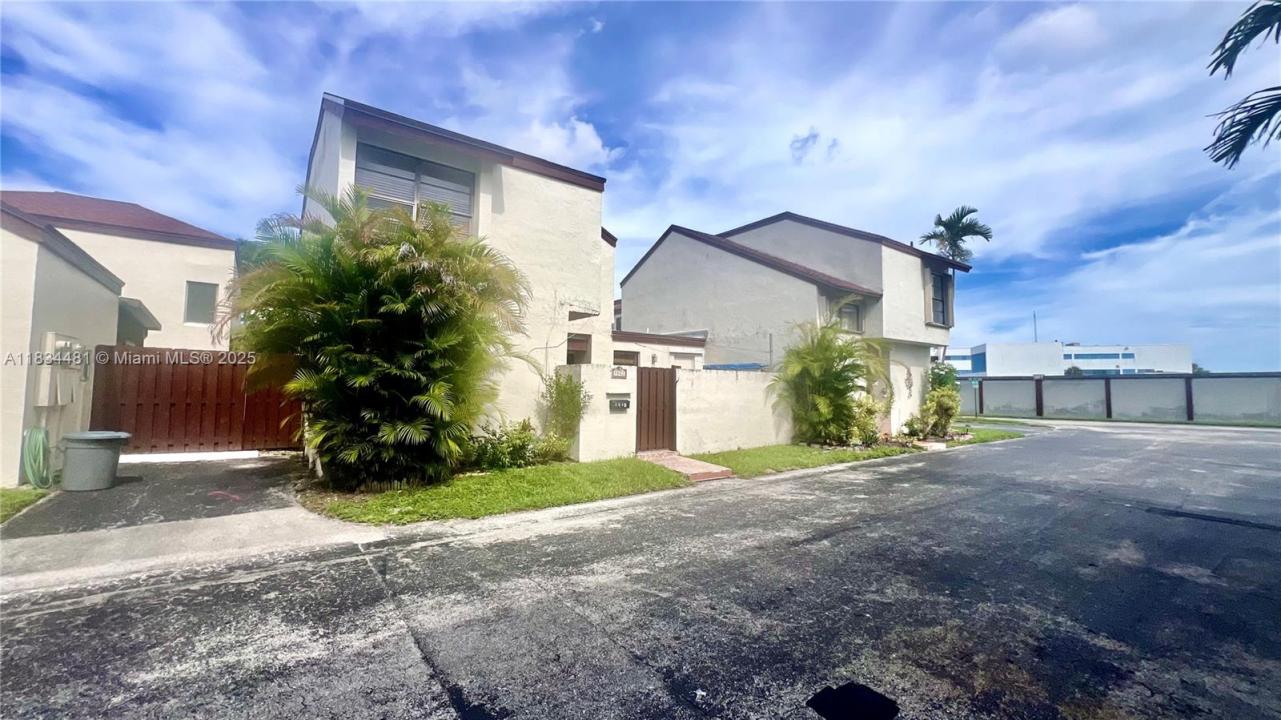 9807 NW 4th Ter 9807, Miami, فلوريدا 33172, الولايات المتحدة